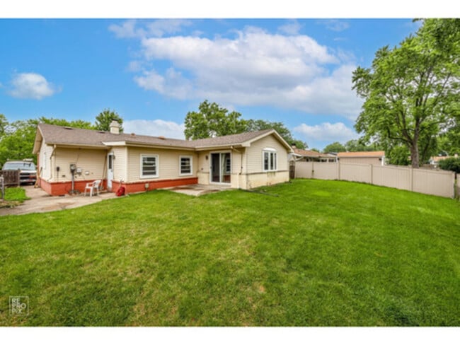 769 Penrith Ave in Elk Grove Village, IL - Building Photo - Building Photo
