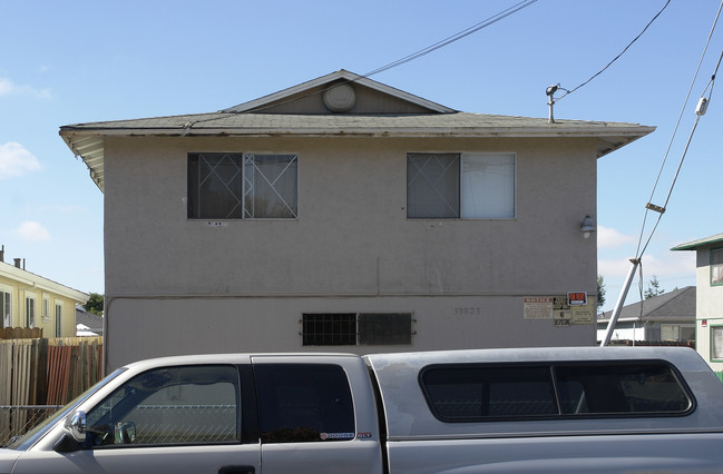 33823 14th St in Union City, CA - Foto de edificio - Building Photo