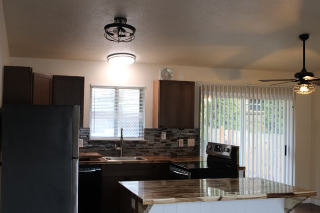 10915 SW Hall Blvd in Portland, OR - Foto de edificio - Building Photo