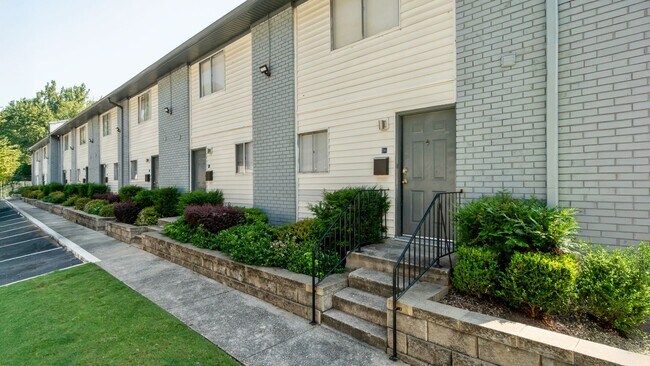 Crystal Townhomes in Atlanta, GA - Foto de edificio - Building Photo