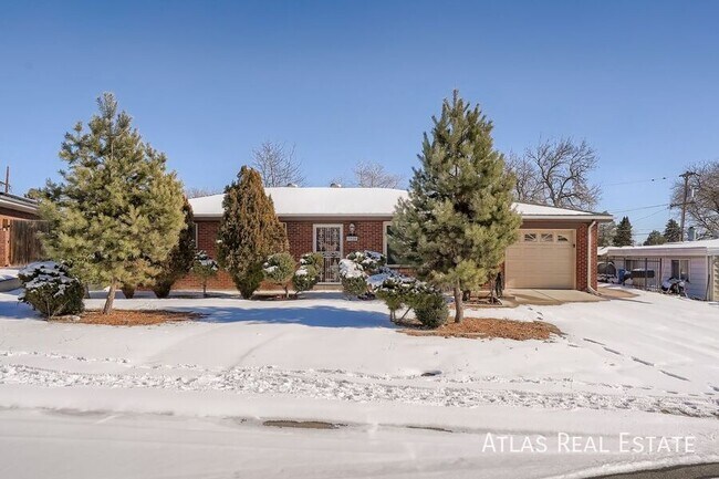 property at 7920 Knox Ct
