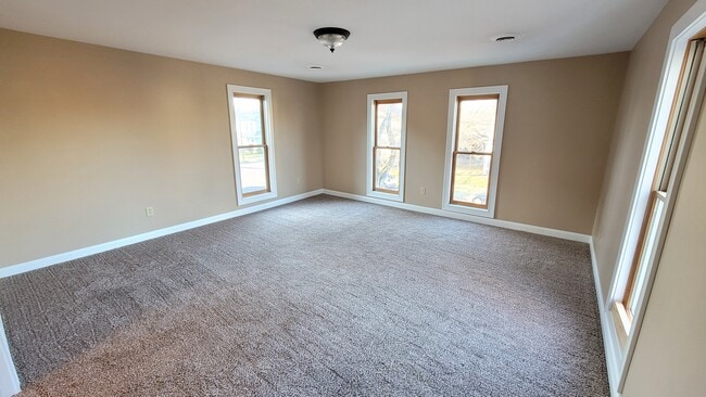 502 E Vine St, Unit Upper in Mount Vernon, OH - Foto de edificio - Building Photo