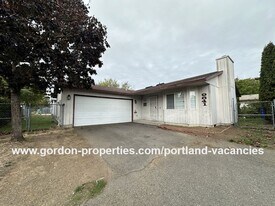 9641 SE Schiller St in Portland, OR - Building Photo