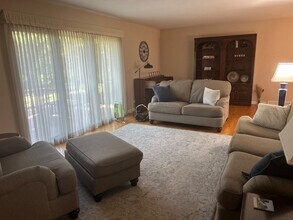 1126 Laurel Ln in Naperville, IL - Building Photo - Building Photo