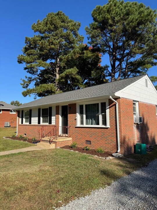 8714 Greycliff Rd in Richmond, VA - Building Photo