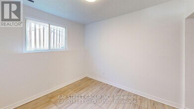 1448 Outlet Dr in Oshawa, ON - Building Photo - Building Photo