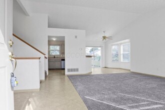 706 Windy Hill Ln in Galloway, OH - Foto de edificio - Building Photo