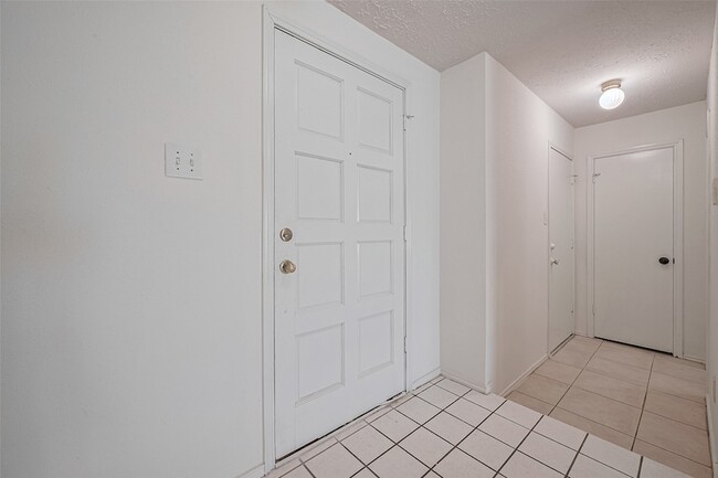2107 Creekshire Dr in Sugar Land, TX - Building Photo - Building Photo