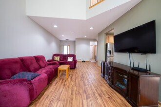 6882 Folkestone Rd in Apple Valley, MN - Foto de edificio - Building Photo