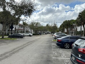 2718 SW 82nd Ave in Miramar, FL - Building Photo - Building Photo