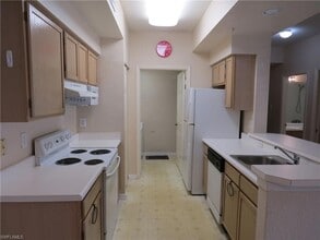4670 St Croix Ln, Unit 614 in Naples, FL - Building Photo - Building Photo