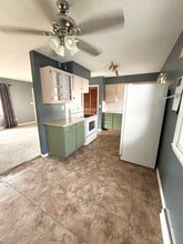908 Hillside Dr in Bettendorf, IA - Building Photo - Building Photo