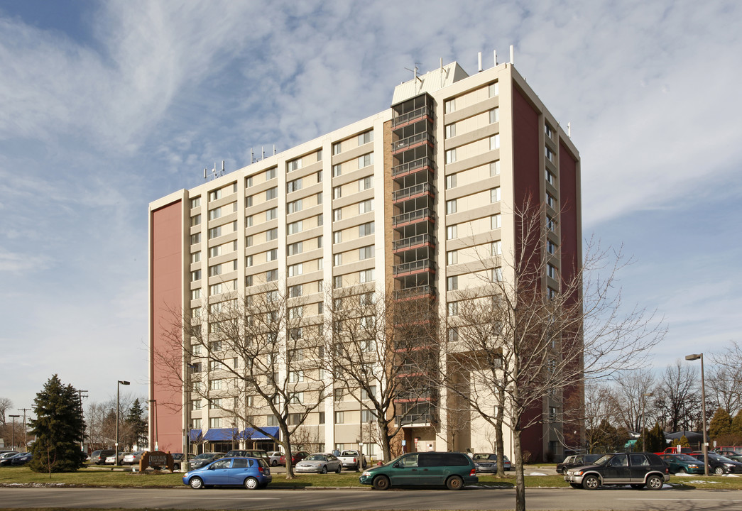 Dearborn Heights Co-Op Towers in Dearborn Heights, MI - Building Photo