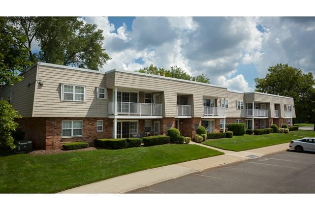 119 Westwood Dr in Westbury, NY - Building Photo