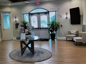 2855 Cypress Trace Cir in Naples, FL - Foto de edificio - Building Photo