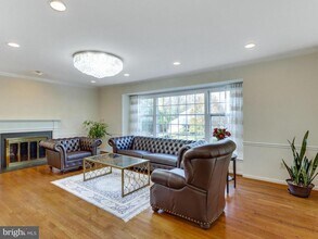 7705 Huntmaster Ln in McLean, VA - Building Photo - Building Photo