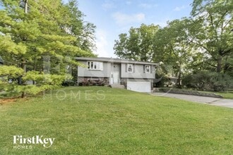 325 Ramble Rd in Lake In The Hills, IL - Building Photo - Building Photo