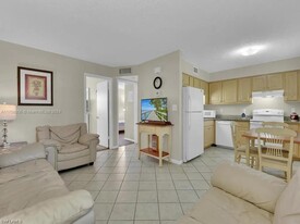 3325 N Airport Rd in Naples, FL - Building Photo - Building Photo