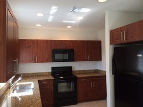 201 NE 4th Ct in Hallandale Beach, FL - Building Photo - Interior Photo