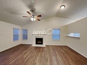 7938 Dolmen Dr in Blacklick, OH - Foto de edificio - Building Photo