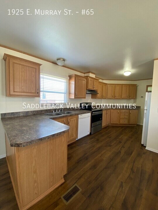 1925 E Murray St in Rawlins, WY - Building Photo