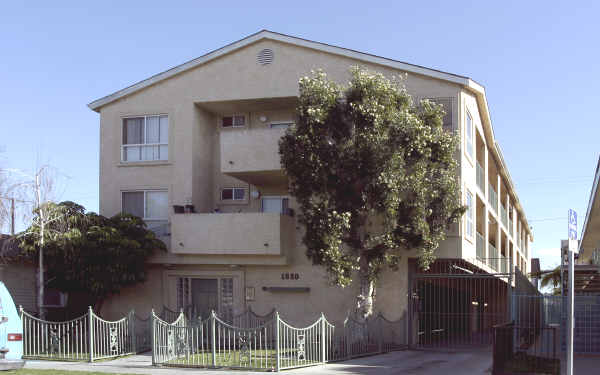 1080 Saint Louis Ave in Long Beach, CA - Foto de edificio - Building Photo