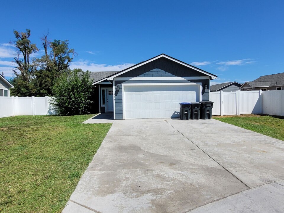 1508 S Madison St in Moses Lake, WA - Building Photo