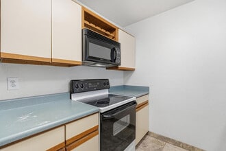 1126 W Elliot Rd in Chandler, AZ - Foto de edificio - Building Photo