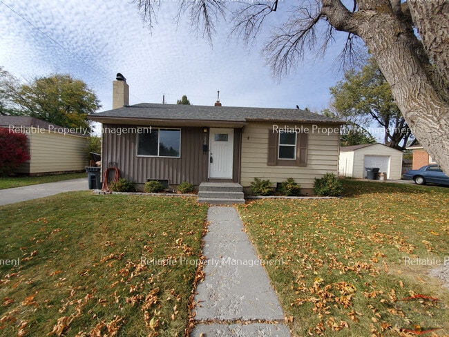 property at 350 Holbrook Dr