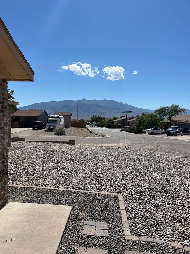 6175 Roadrunner Loop NE in Rio Rancho, NM - Building Photo - Building Photo