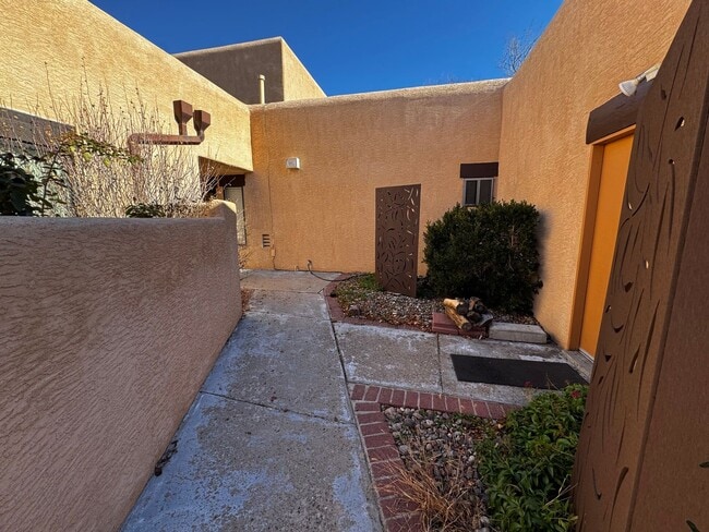 6443 Monte Serrano NE in Albuquerque, NM - Building Photo - Building Photo