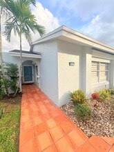 927 NW 106th Ave Cir in Miami, FL - Building Photo - Building Photo