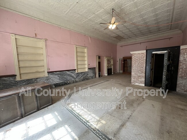 112 NE 1st St in Micanopy, FL - Building Photo - Building Photo
