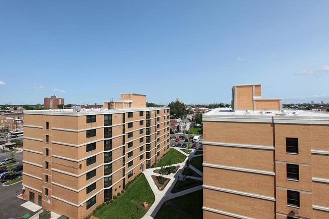 Oakley Square in Chicago, IL - Building Photo - Building Photo