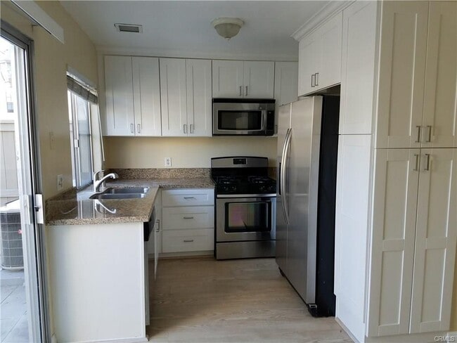 75 Thicket in Irvine, CA - Building Photo - Building Photo