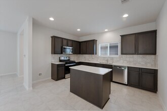 235 Mossycup Dr in San Marcos, TX - Building Photo - Building Photo