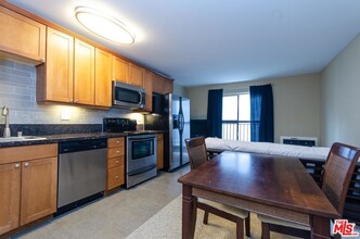10982 Roebling Ave, Unit 339 in Los Angeles, CA - Building Photo - Building Photo