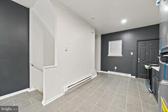 2033 N Cleveland St in Philadelphia, PA - Foto de edificio - Building Photo