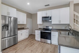 815 Hampton Cir in Naples, FL - Building Photo - Building Photo