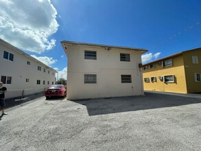 355 W 10th St in Hialeah, FL - Building Photo - Building Photo