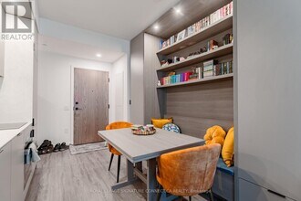 55 Charles St E in Toronto, ON - Building Photo - Building Photo