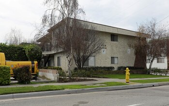 The Web Apartments in Los Angeles, CA - Foto de edificio - Building Photo