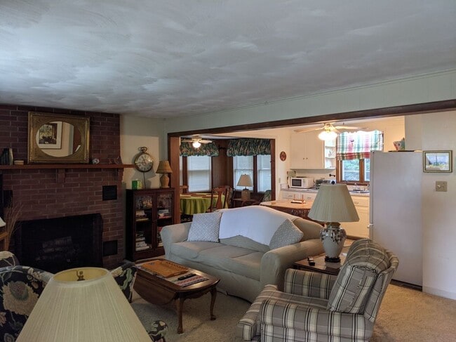 89 Grove Beach Rd N in Westbrook, CT - Building Photo - Building Photo