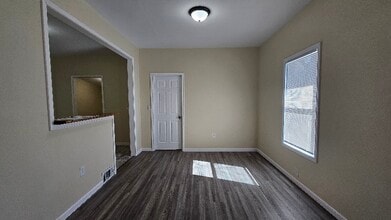 419 Montrose St in Salina, KS - Building Photo - Building Photo