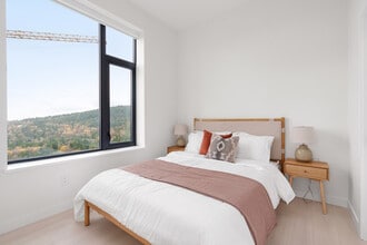 626 Claremont St in Coquitlam, BC - Building Photo - Building Photo