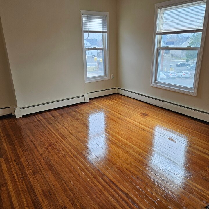 22 New Britain Ave, Unit 3E in Hartford, CT - Building Photo