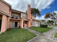 1612 Belmont Ln in North Lauderdale, FL - Foto de edificio - Building Photo