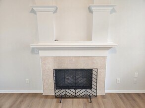 811 Burr Oaks Dr in West Des Moines, IA - Building Photo - Building Photo