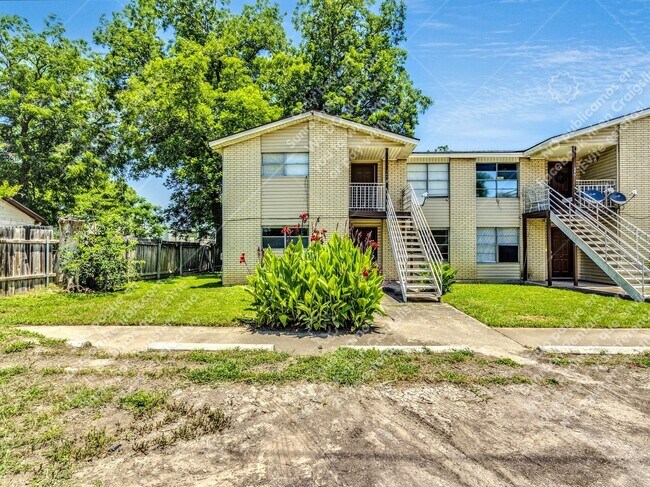 744 Old Martindale Rd in San Marcos, TX - Building Photo - Building Photo