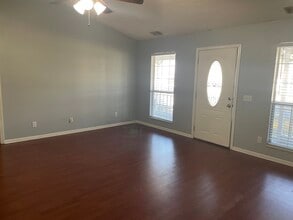 301 E Cedar St in Glennville, GA - Building Photo - Building Photo